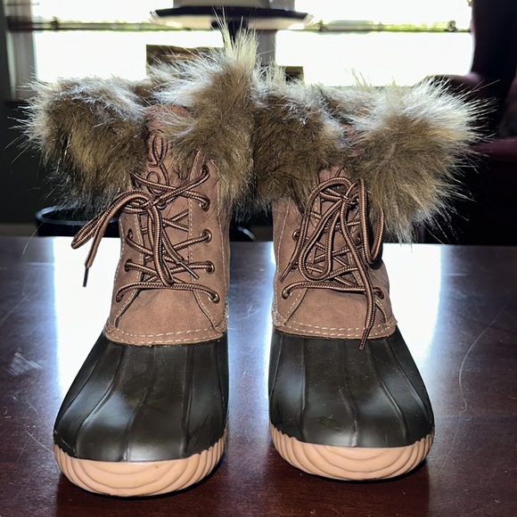 Duck boots, Waterproof boot by marleylilly, size nine. NWOT. - Picture 4 of 8